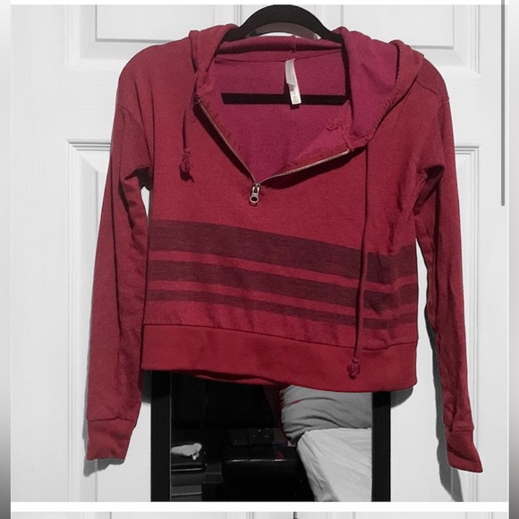 Aeropostale Tops - Women’s red crop top